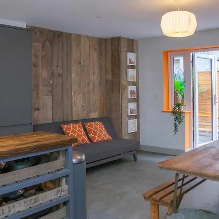 Higgihaus #3a 4 Bed Small Groups Hip Location Sleeps 4-8 Дом отдыха