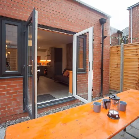 Ferienhaus Higgihaus #3a 4 Bed Small Groups Hip Location Sleeps 4-8 Bristol