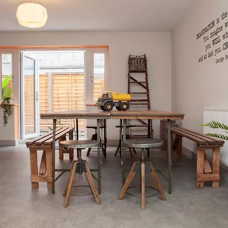 Дом отдыха Higgihaus #3a 4 Bed Small Groups Hip Location Sleeps 4-8