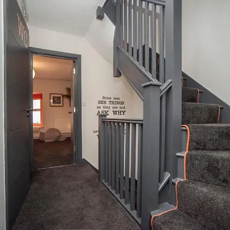Higgihaus #3a 4 Bed Small Groups Hip Location Sleeps 4-8 Bristol