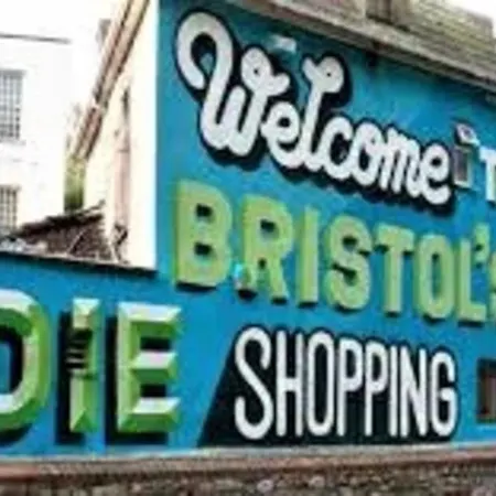 Higgihaus #3a 4 Bed Small Groups Hip Location Sleeps 4-8 Bristol