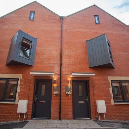Higgihaus #3a 4 Bed Small Groups Hip Location Sleeps 4-8 Nyaraló *