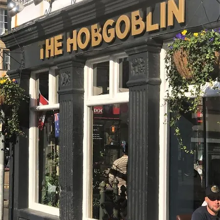 Higgihaus #3a 4 Bed Small Groups Hip Location Sleeps 4-8 Nyaraló Bristol